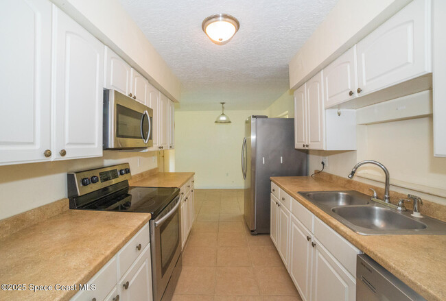 Building Photo - 2285 Dolphin Rd