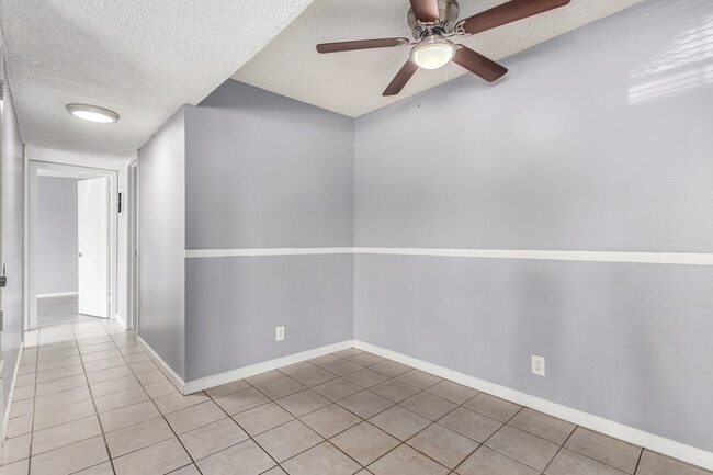 Building Photo - 2413 W Hazelwood St