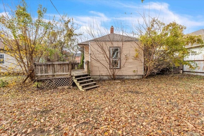 Building Photo - 913 S Hoff Ave