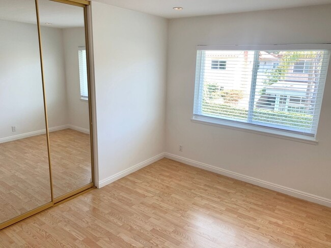 Building Photo - Five Bedroom Single Family Home in Irvine!