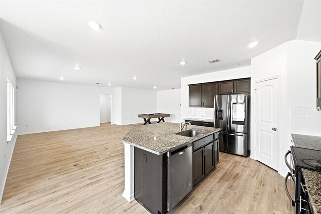 Building Photo - 120 Loon Dr
