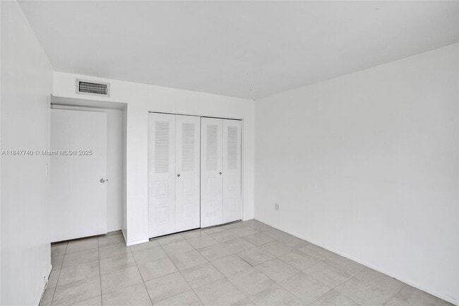 Building Photo - 20607 NE 7th Ct