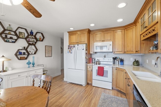 Building Photo - 5957 S Sultan Cir