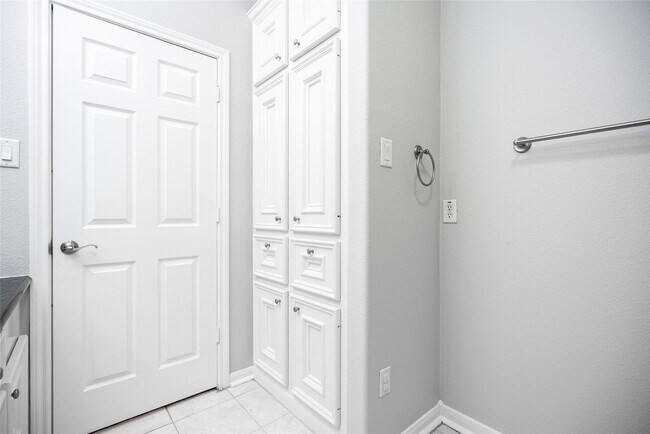 Building Photo - 13165 Snow Ln