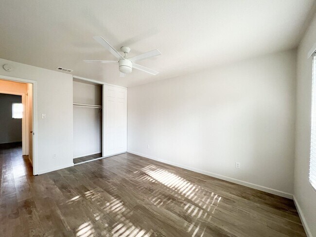 Building Photo - Upgraded 2 Bedroom Condo!!