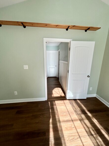 Building Photo - 301 Kraft St