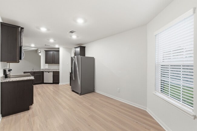 Building Photo - 345 Lone Mountain Dr