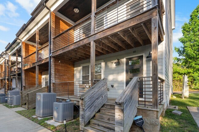 Building Photo - 849 Cherokee Ave