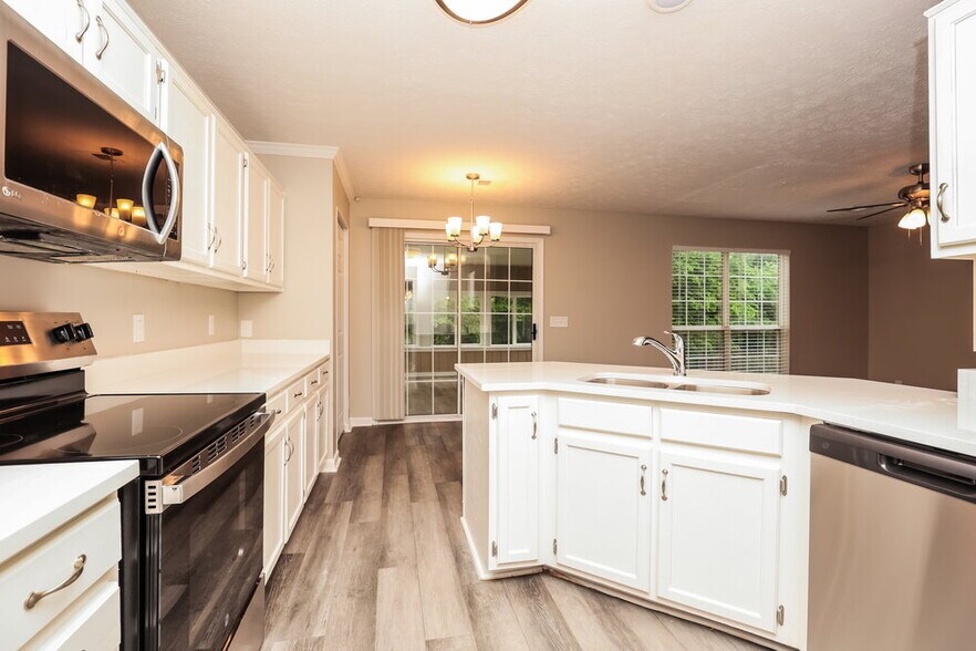Building Photo - 5701 Chestnutwood Trail