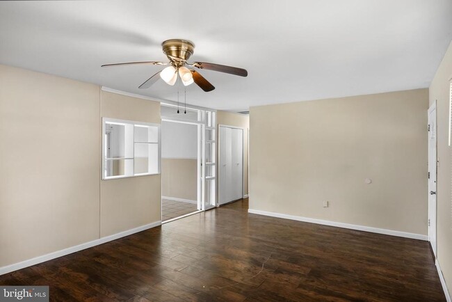 Building Photo - 15 Gallant Ln