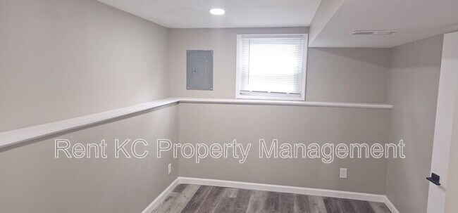 Building Photo - 809 NE 74th St