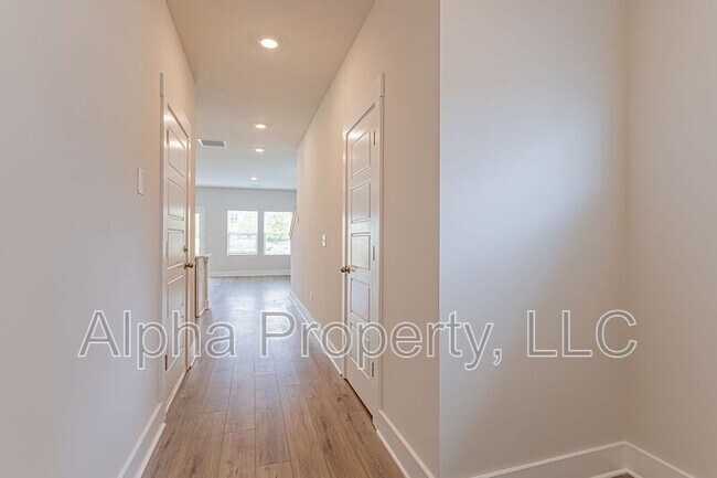 Building Photo - 422 Ellis Mill St