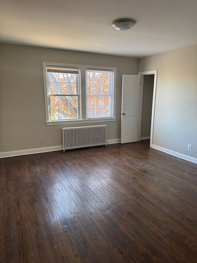 Building Photo - Move in Special! 2 Bed 1 Bath SE DC