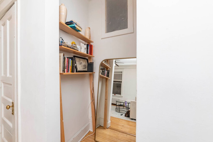 Building Photo - 1722 N Mohawk St