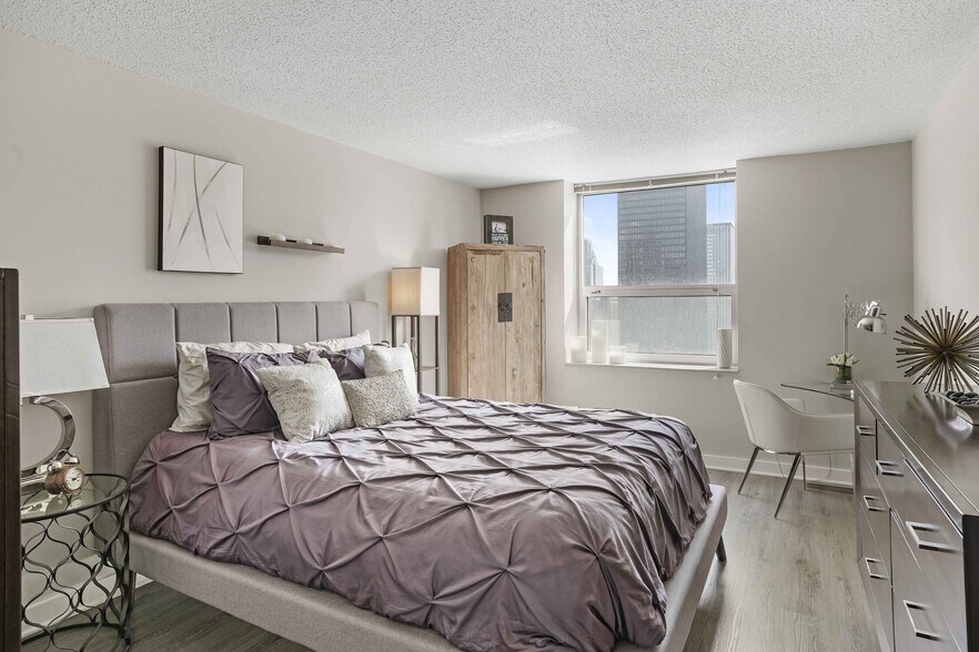 Building Photo - 590 N State St