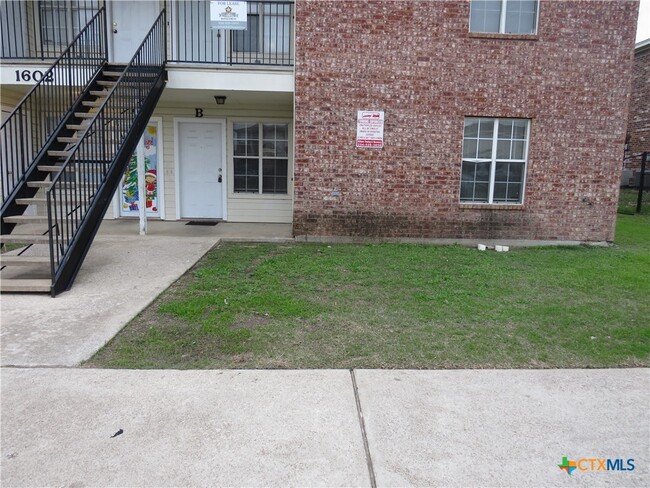 Building Photo - 1602 Dugger Cir