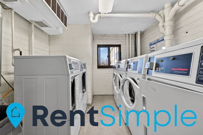 Building Photo - 6001 Arlington Blvd