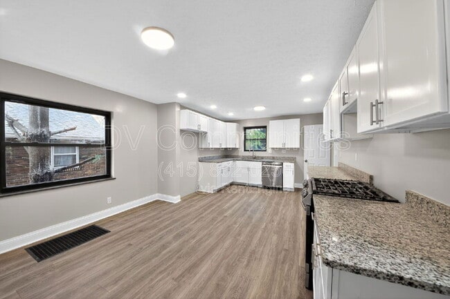 Building Photo - 1818 Lawn Ave