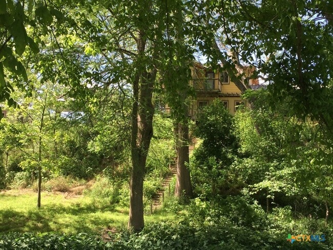 Building Photo - 121 Butler Ln