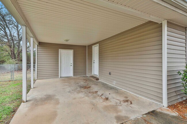 Building Photo - Cozy 3bd/1ba in Hampton.