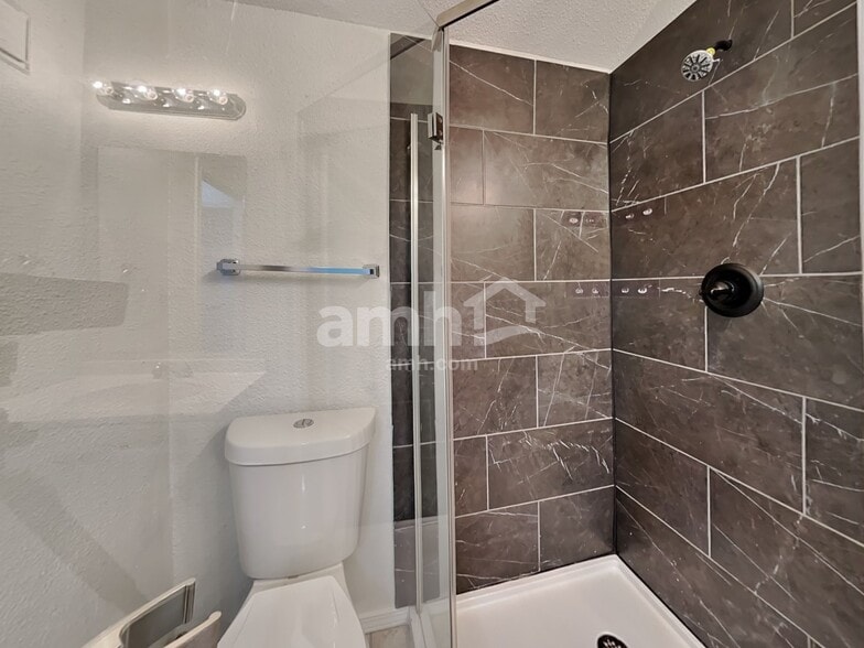 Building Photo - 416 Madison Pl