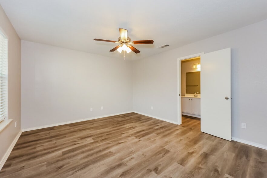 Building Photo - 3037 San Martin Dr