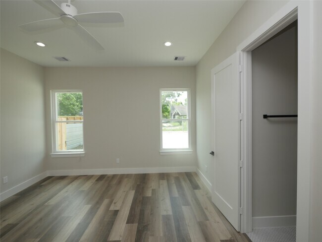 Building Photo - 7350 Cayton St
