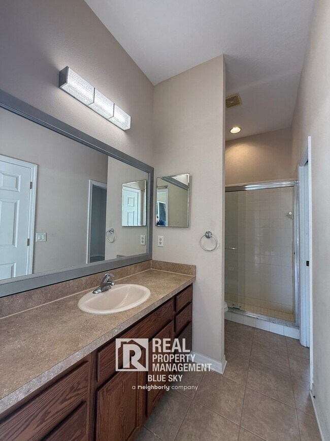 Building Photo - Executive Home with Custom Finishes in Gat...