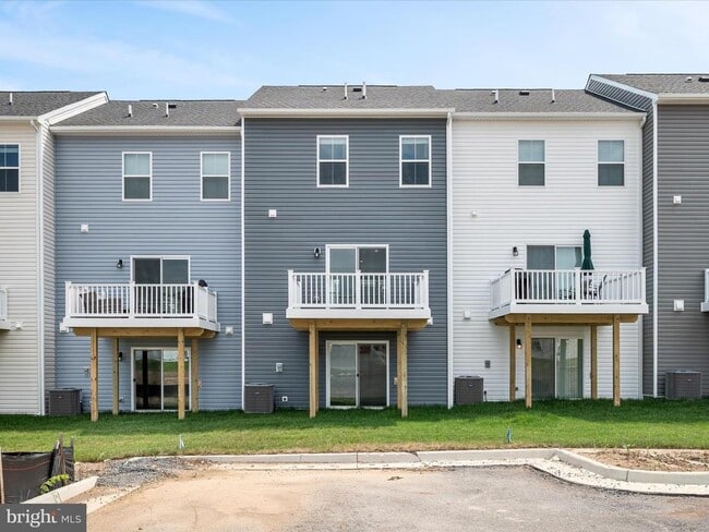 Building Photo - 166 Munsee Cir