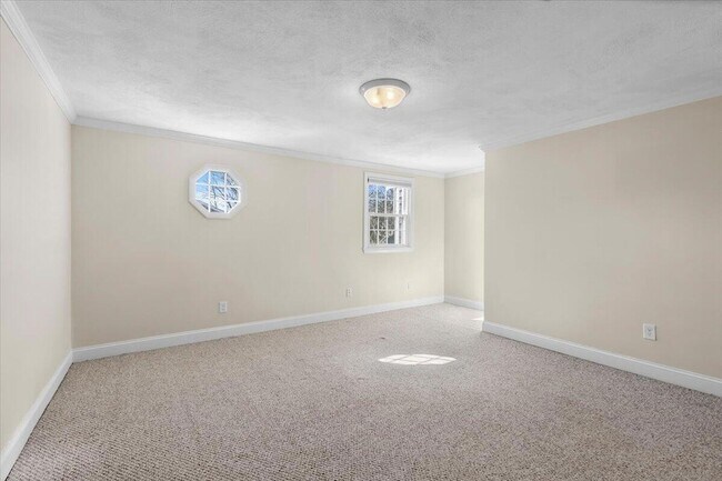 Building Photo - 8 Captain Cook Ln