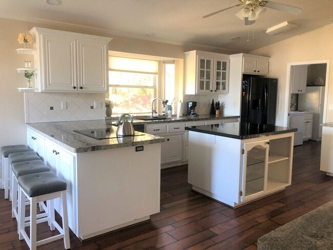 Building Photo - Lake Front Furnished Home, 3 bed, 4 bath i...