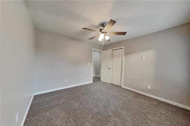 Building Photo - 880 Burning Bush Dr