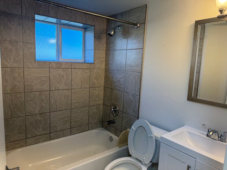 Building Photo - 2829 Larch Way