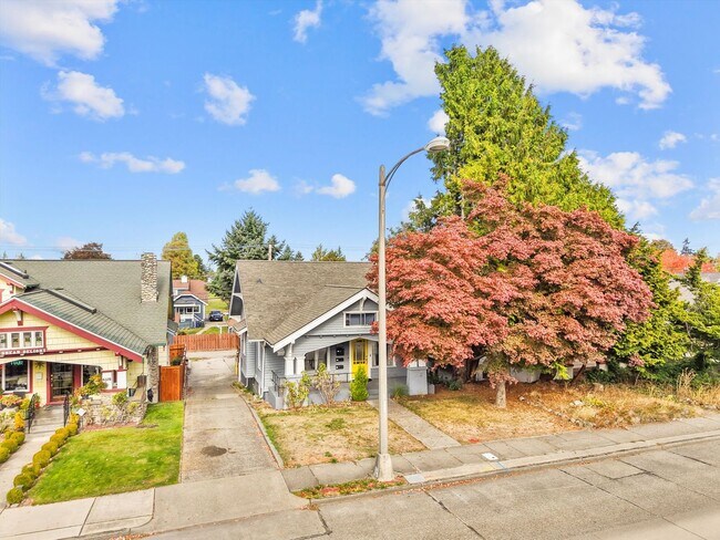 Building Photo - Charming Tacoma 2BR with Private Patio & RV Parking