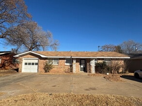 Building Photo - Beautiful 3-Bedroom Home with 2 Baths on 14th Street, Lubbock!