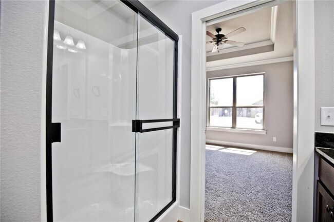 Building Photo - 207 Alder St