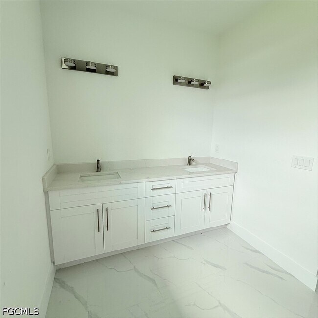 Building Photo - 208 Johns Ave