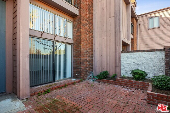 Building Photo - 4631 Alla Rd