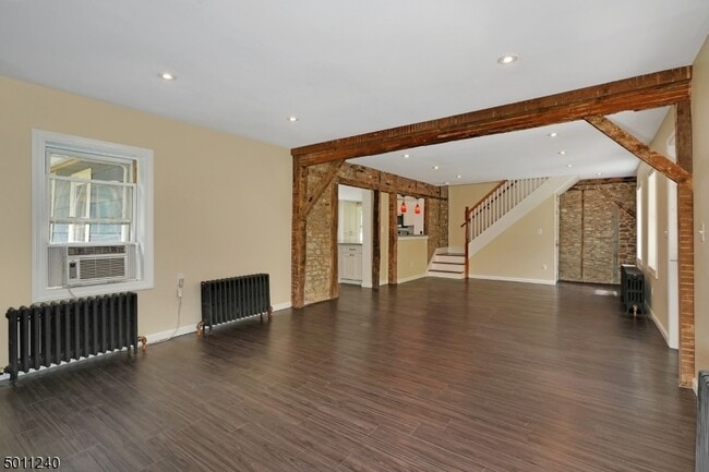 Building Photo - 619 S Main St