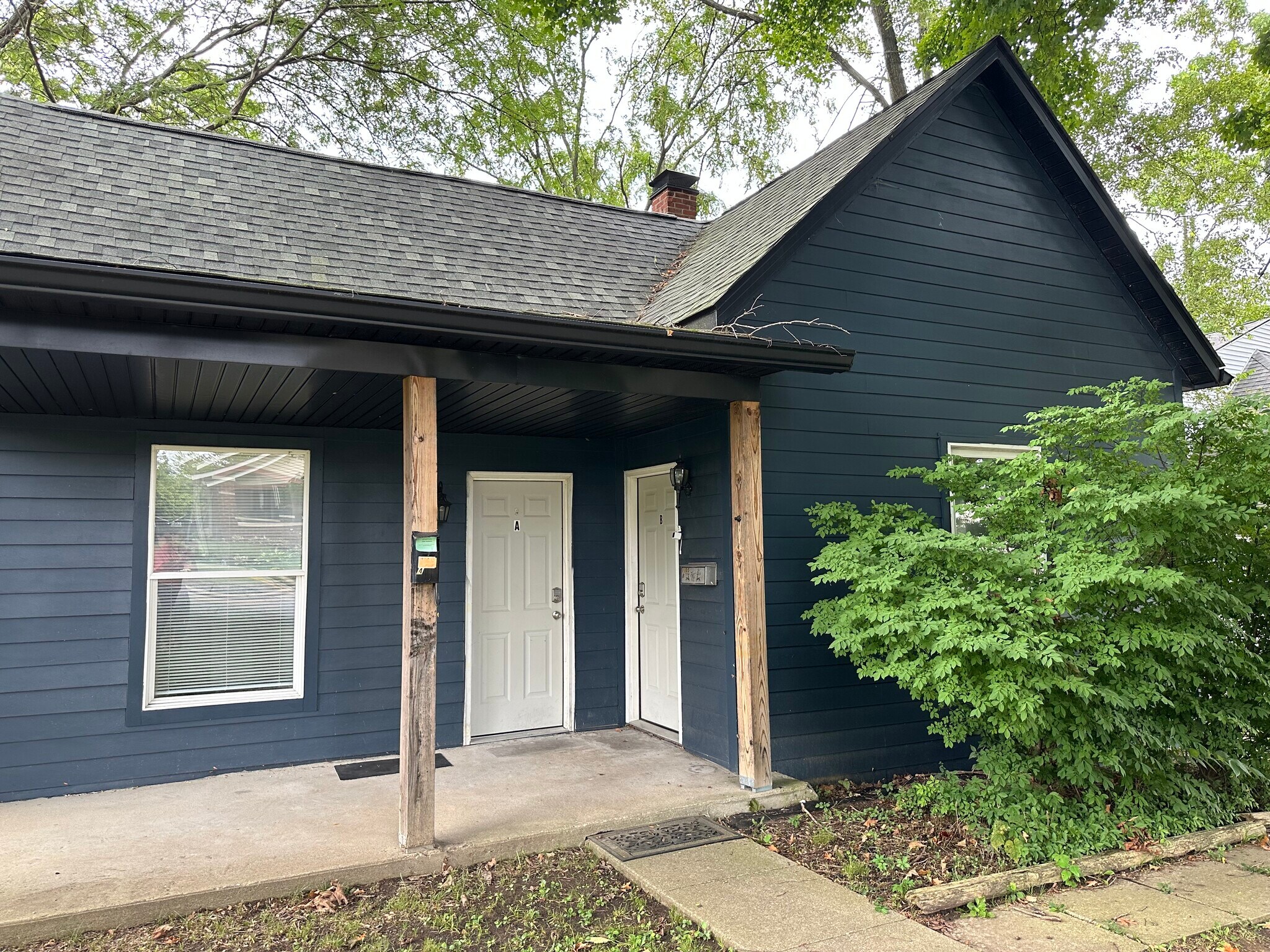 shared patio - 1105 S Rogers St