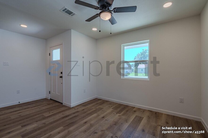 Building Photo - 3923 Alsace St