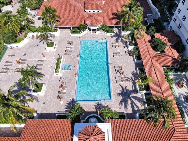 Building Photo - 20000 E Country Club Dr