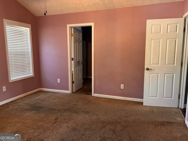 Building Photo - 20 Triangle Ln