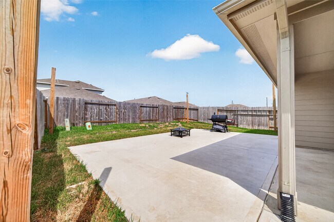 Building Photo - 24410 Oriole Summit Dr