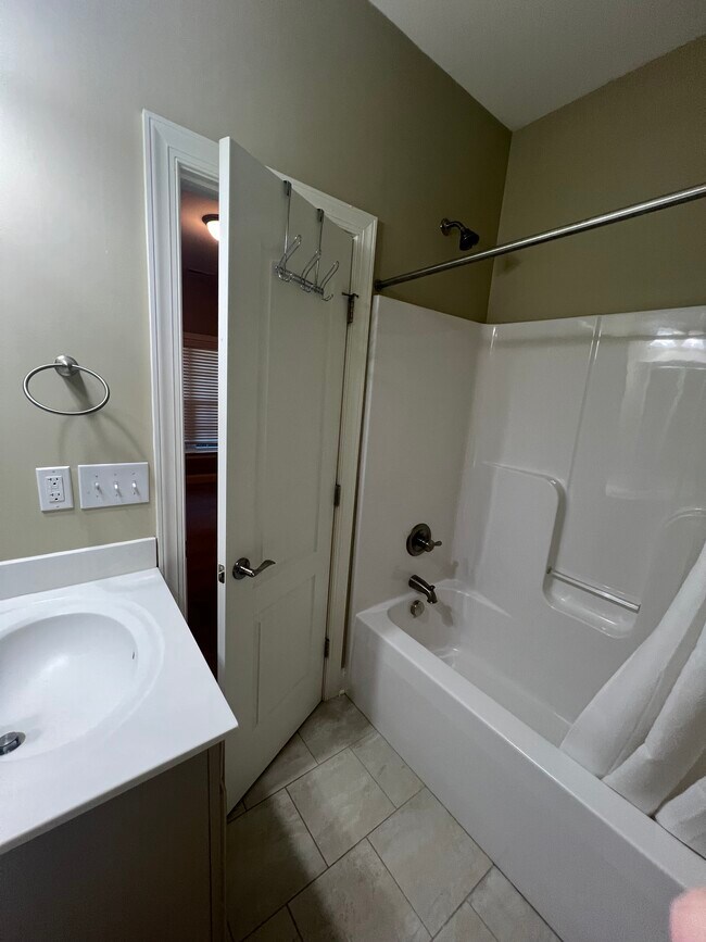 Building Photo - 984 Tender Dr