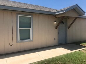 Building Photo - 526 46th St