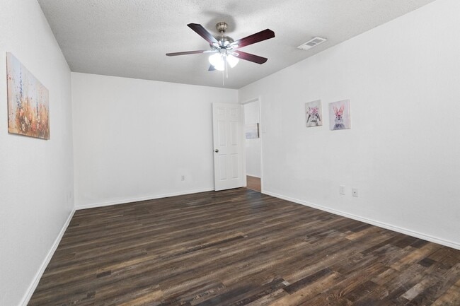 Building Photo - 324 Nita Ln