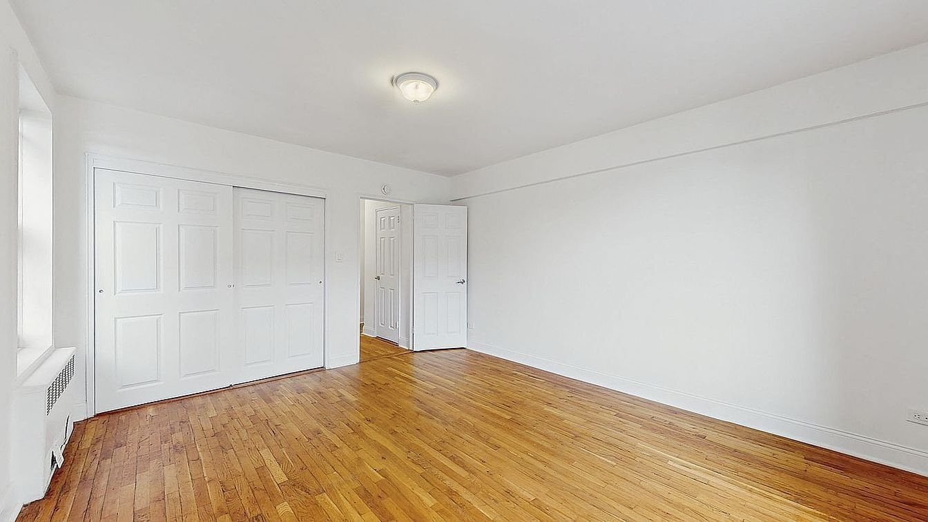 Building Photo - 282 E 35th St