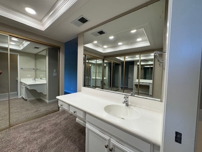 Building Photo - Gorgeous 2 story 5 bedroom home w/pool in ...