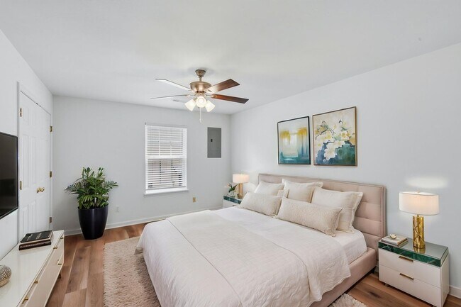 Building Photo - 1713-1715-1715 Louise Cir